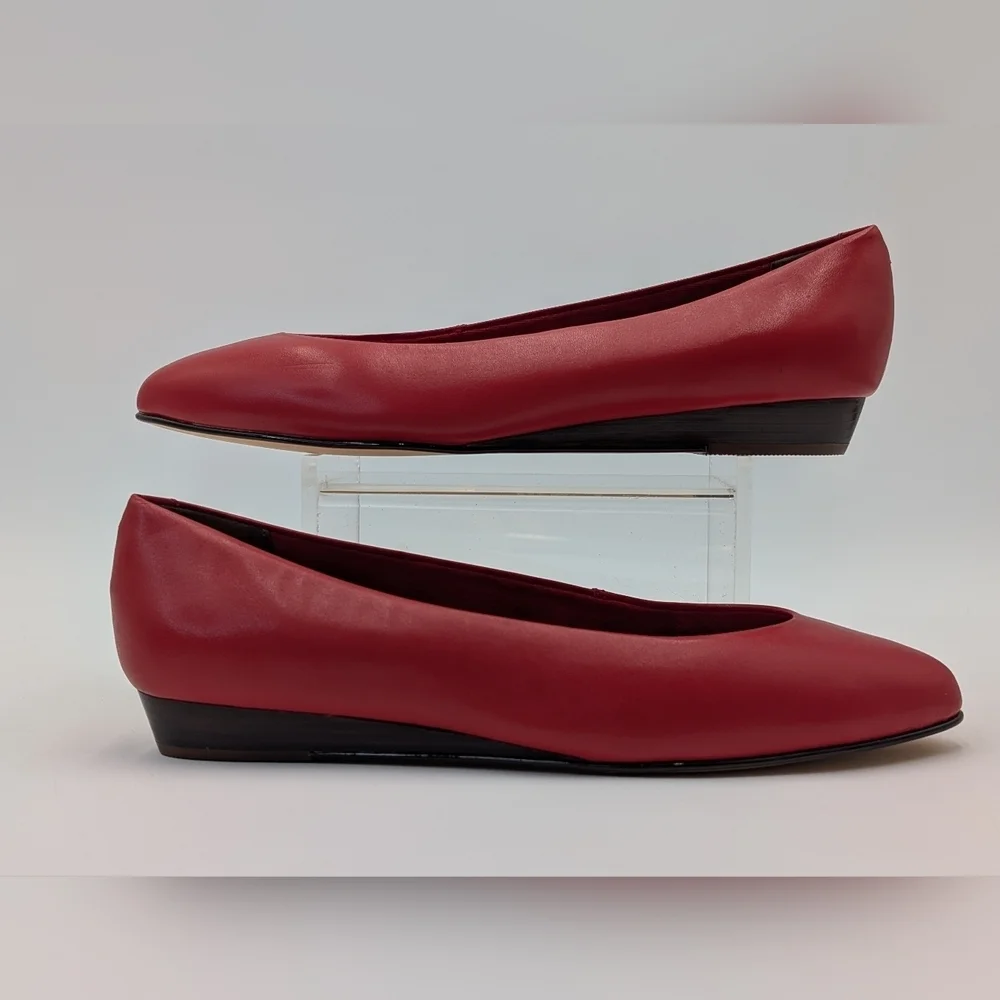 NWOB B.H. Bass & Co. Red Susan Leather Ballet Flats Women Size 7.5 M